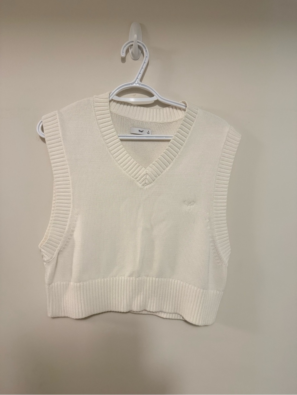 TNA Classic Cream V-Neck Knit Sweater Vest Size Small
